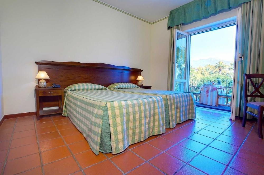 Orizzonte Acireale Hotel Buitenkant foto