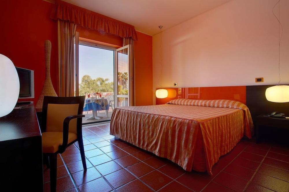Orizzonte Acireale Hotel Buitenkant foto